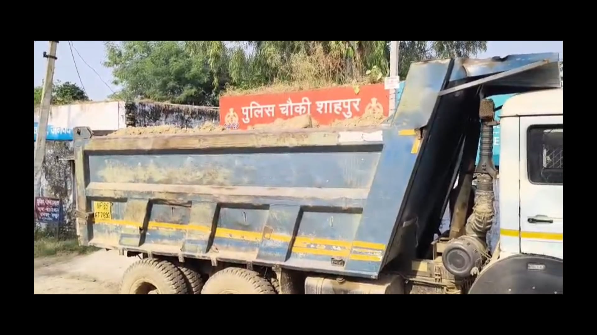 मथुरा: अवैध खनन पर पुलिस की कार्रवाई, मिट्टी से भरे दो डंपर सीज