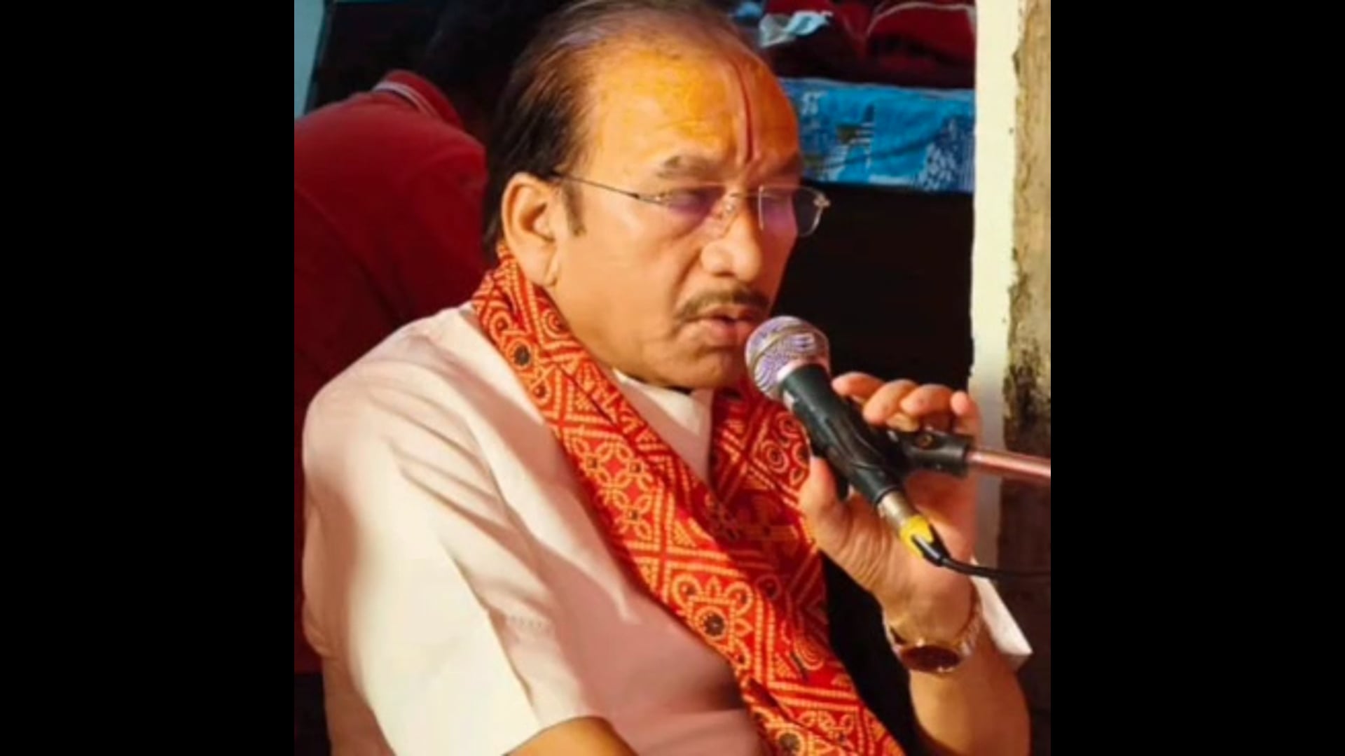 वृंदावन के जुगल बिहारी मंदिर में गूंजा सुंदरकांड, हनुमानजी की आराधना से भक्तिमय हुआ,वातावरण,,