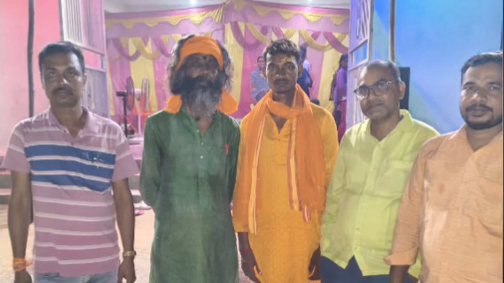 चतुर्थ पूजन के उपलक्ष पर श्री श्री 1008 वन दुर्गा देवी अजीत नगर रजौन बाँका मे पौधा रूपी प्रसाद का वितरण हर्षोल्लास से