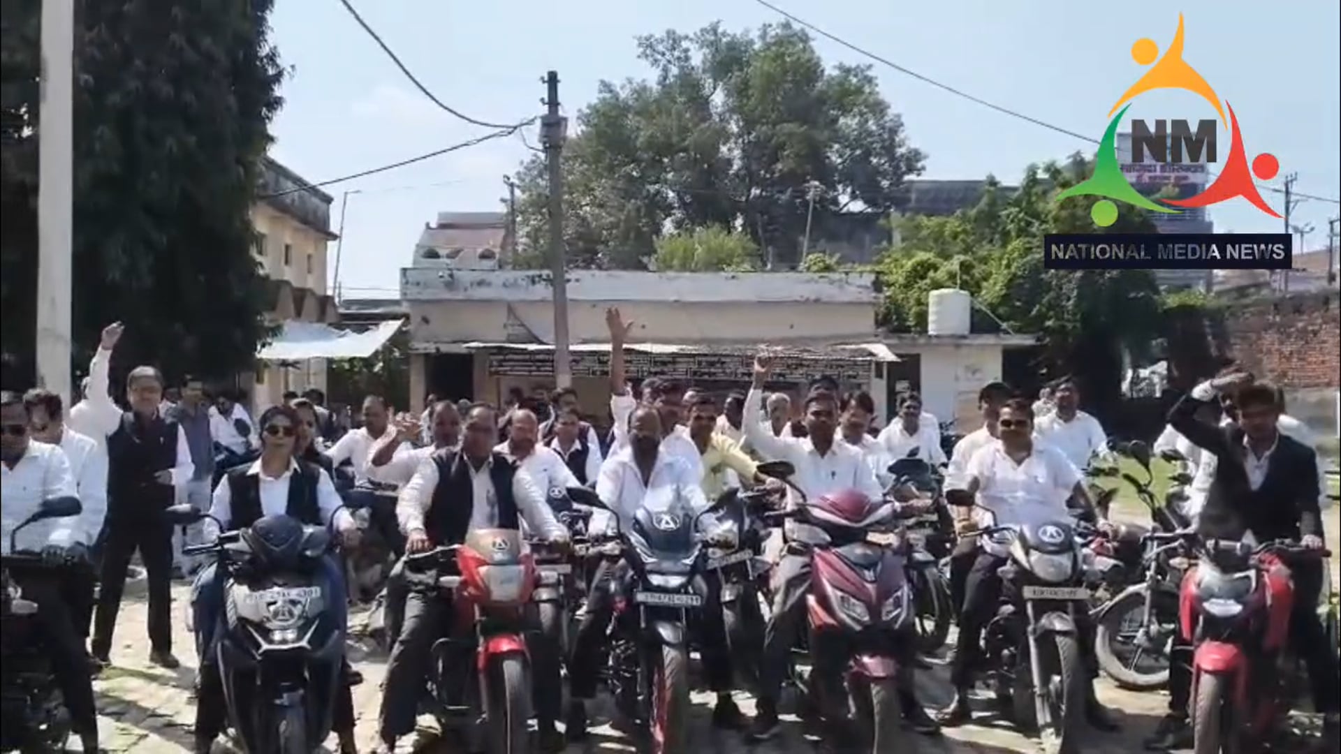 उतरौला l ऑनलाइन दाखिल खारिज के विरोध में अधिवक्ताओं का क्रमिक अनशन दूसरे दिन भी जारी रहा 