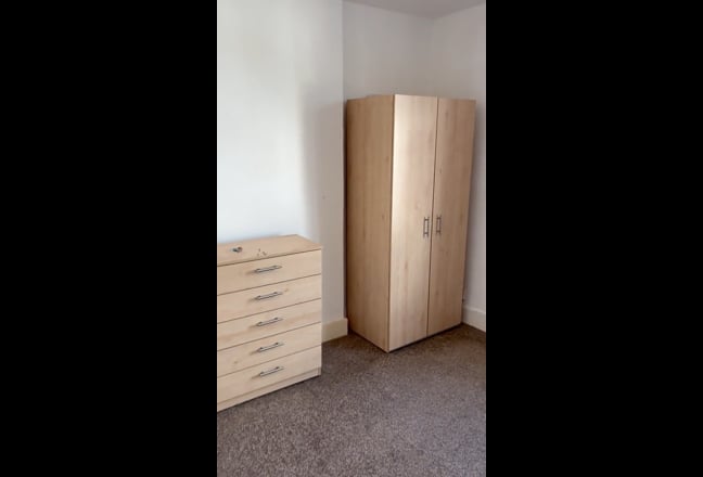 Large Room Inclusive Of Bills Main Photo