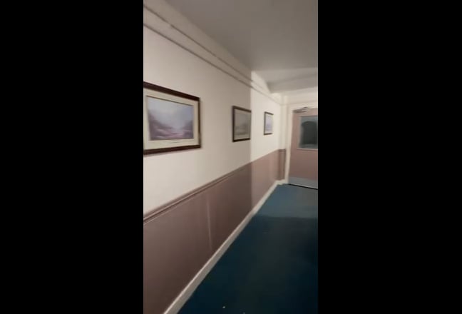 A furnished room available in a 2 bedroom flat Main Photo