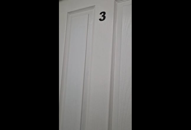 Double Room with Ensuite Nr Train Stn (307) Main Photo
