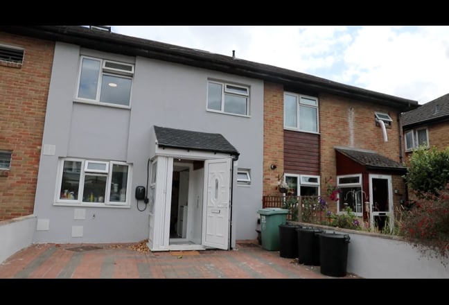 Video 1: The room £1,250 (rent including all bills)