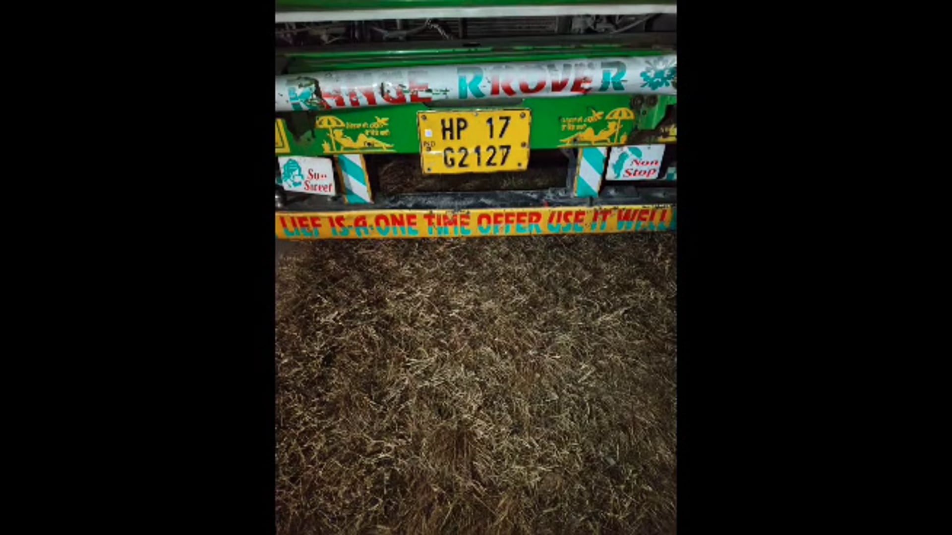 नींद की झपकी से हुआ हादसा, यमुना एक्सप्रेस वे पर खड़े ट्रक में, केंटर ने मारी टक्कर,चालक घायल,,