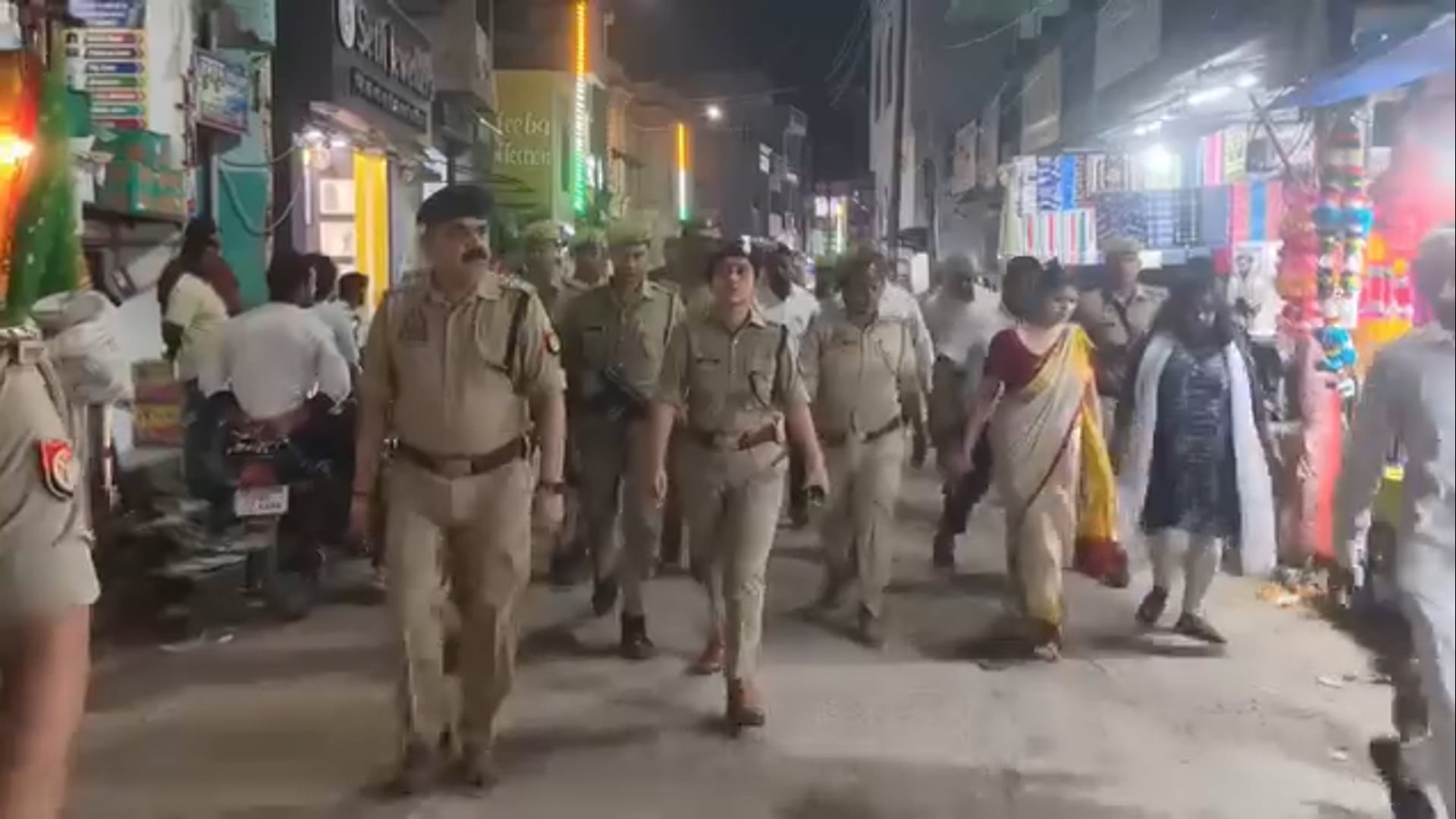 नवरात्रि को लेकर अलर्ट प्रशासन! जिलाधिकारी ने टांडा का किया दौरा, सुरक्षा व्यवस्था का लिया जायजा