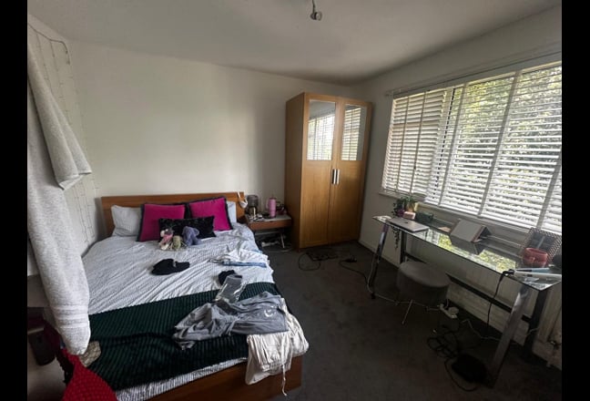 Double room close to london road station guildford Main Photo