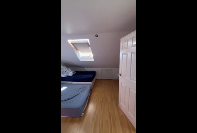  Double spacious en-suite Room Available IG2 7ET Main Photo