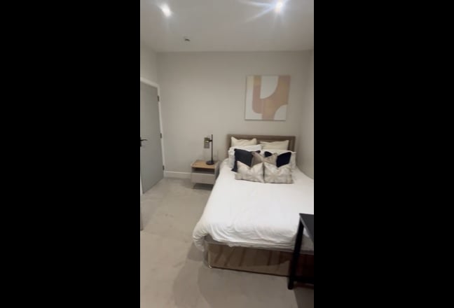 Luxury Rooms in quiet house share Main Photo