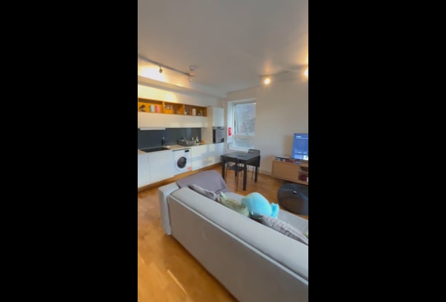 1 room available in Morden 2bhk flat  Main Photo