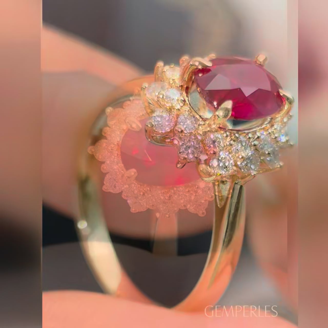 Anello Flora - Oro Giallo, Diamanti & Rubino | Gemperles