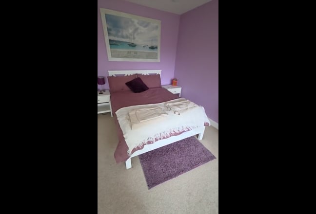 Tattenham Corner with Private bathroom Main Photo