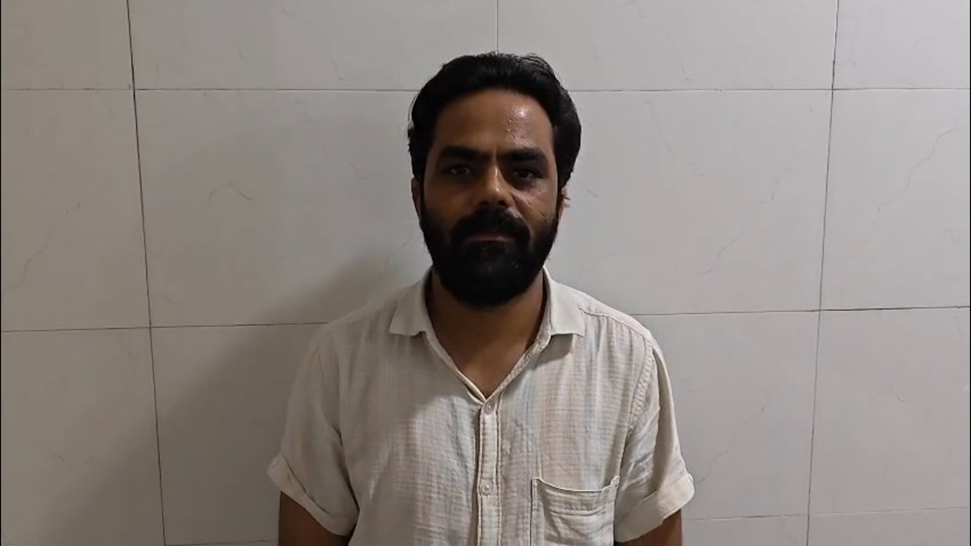 मथुरा: कोर्ट कक्ष में मारपीट और एसिड अटैक के आरोप, पीड़ित ने SSP से निष्पक्ष जांच की मांग की