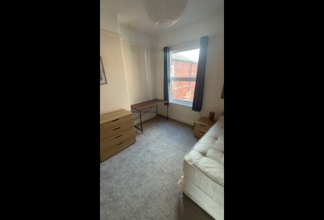 &pound;750 all bills Chorlton  Main Photo