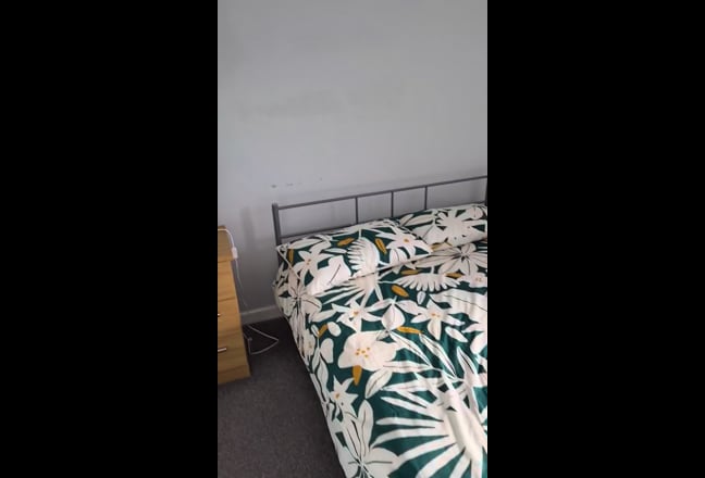 Lovely furnished room near Holywell  Main Photo