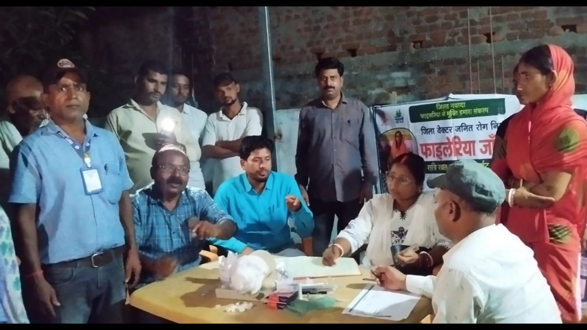 शाहपुर गांव में रात्रि रक्त पत्ती सर्वे शुरू, 300 लोगों का फाइलेरिया जांच का लक्ष्य