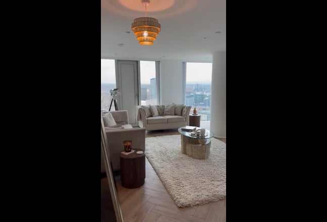 Spacious en suite in Elizabeth Towers Main Photo