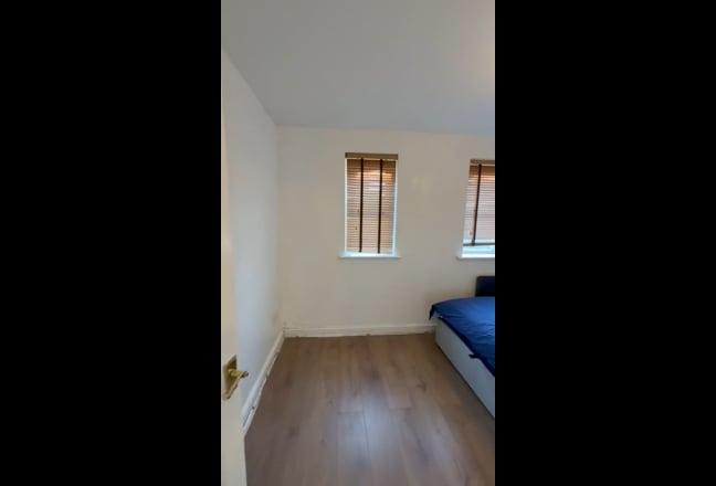 Good size 1 bed flat in NW2 Main Photo