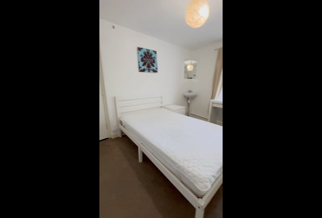 Double rooms Available now!  Main Photo