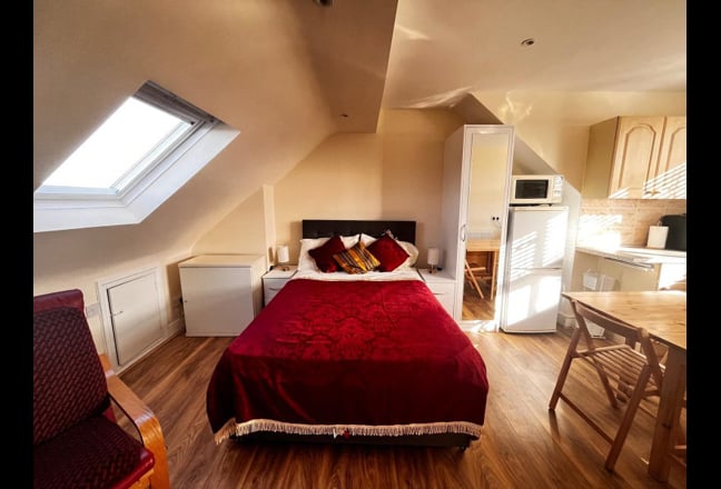 Video 1: BRIGHT AND AIRY STUDIO