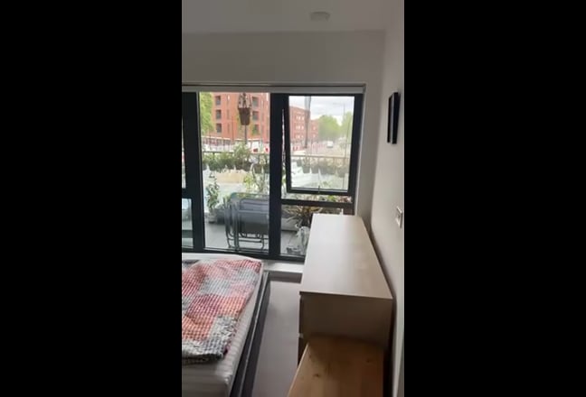 Spacious Double Room with Private Bathroom Modern  Main Photo