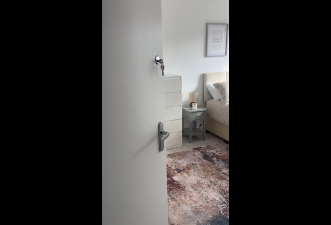 Double room, furnished,central Main Photo