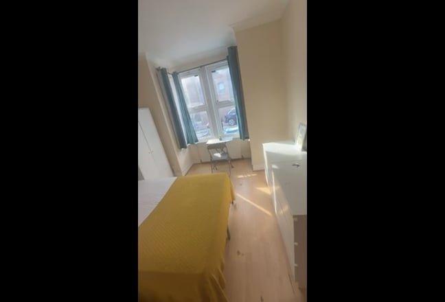 Looking for a roommate  Main Photo