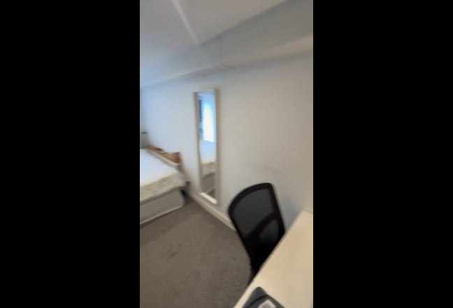 1 Bed basement flat (S11) Main Photo