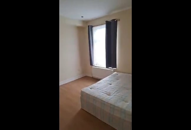 Two double rooms available in ilford  Main Photo