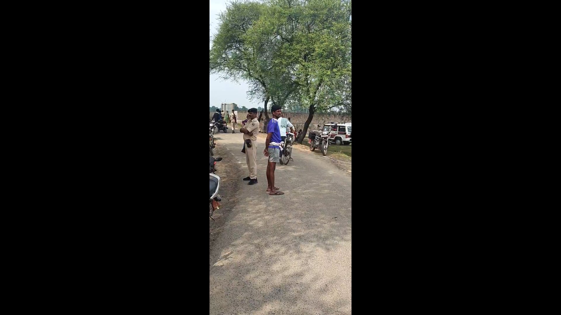 रजौन थाना क्षेत्र के जबरा मोड़ के पास तेज रफ्तार ट्रैक्टर पलटने से दो लोगों की हुई मौत मौके पर पहुंची पुलिस 