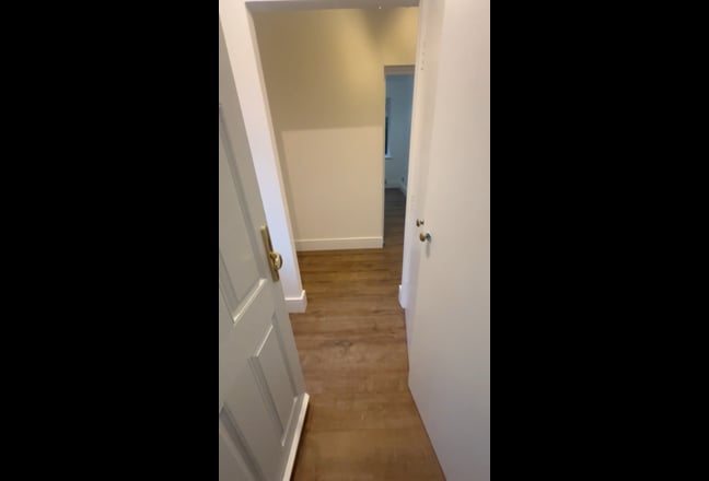 Looking for a flatmate to share a 2-bedroom flat Main Photo