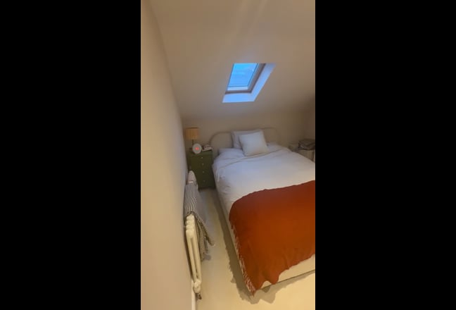 Bright & Comfortable Double Room in South East Main Photo