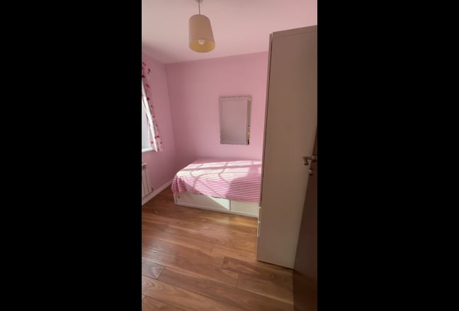 Single Room  in South Ruislip Main Photo