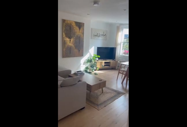 2 bd flat bright and newly refurbished Main Photo