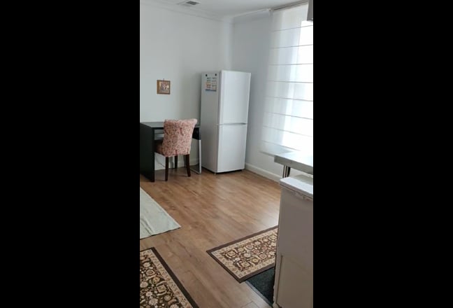 1 single room near Gatwick airport Main Photo