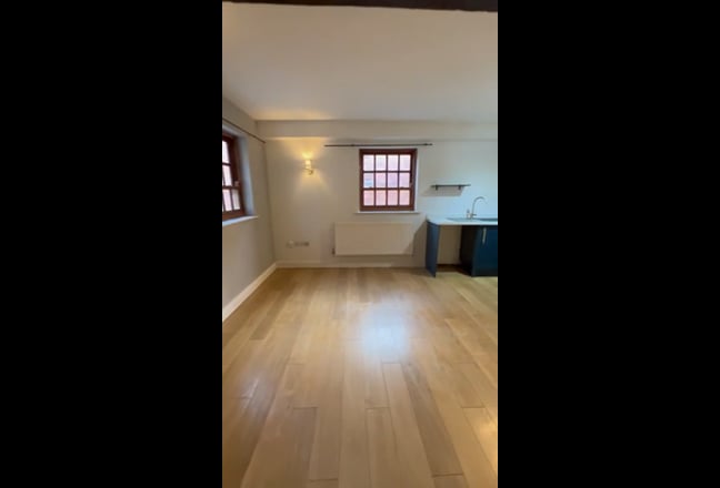 Contract/Short Term Town Centre private apartment Main Photo