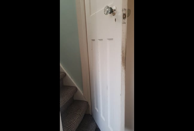 Large Double Room close to Colliers Wood Station  Main Photo