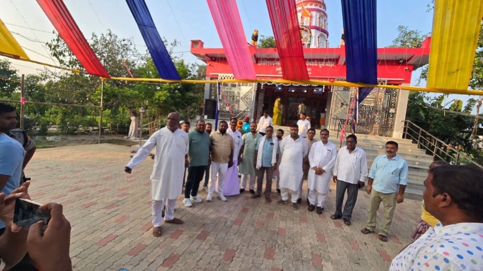 पूर्व मंत्री सह विधायक जयंत राज ने अमरपुर के विभिन्न दुर्गा मंदिरों में किया पूजा अर्चना।