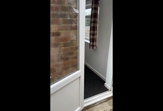 Large double room with ensuite.  Main Photo