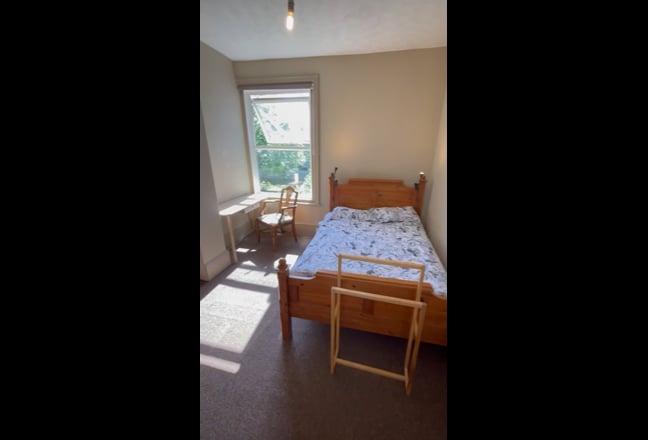 Lovely large room in fantastic house Main Photo