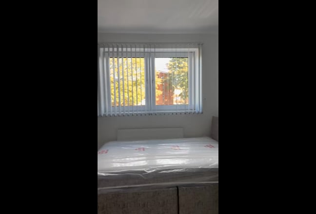 Furnished 1-Bedroom Flat in B42 2LF – &pound;900 PCM Main Photo