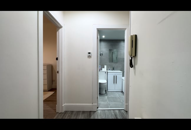 Modern Double Room | Council Tax & WiFi inc Main Photo
