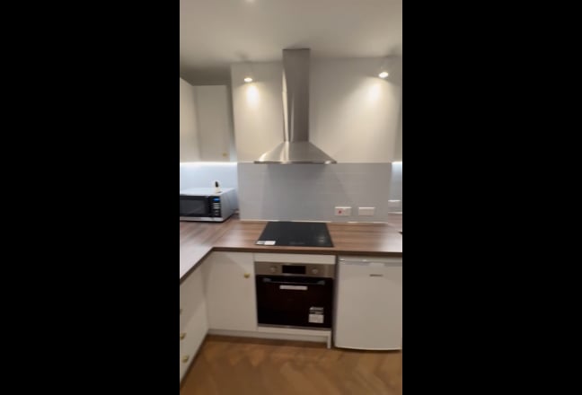 Newly renovated room with luxury ensuite bathroom  Main Photo