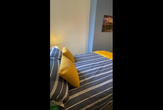 Spacious ENSUITE Rm/Nr Stoke 🚂 Station/Modern Main Photo