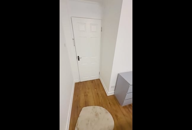 Double Bedroom within Shared House Main Photo
