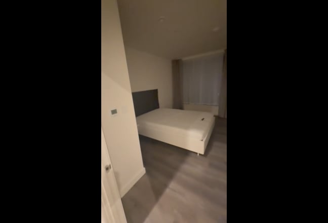 1-Month Room Sublet - Stratford | Westfield  Main Photo