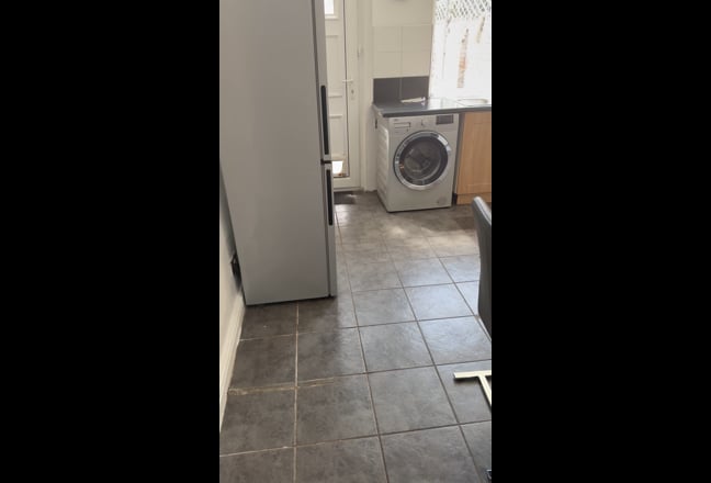 1 bed room furnished  Main Photo