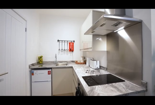 Ground floor studio near station, &pound;995 bills inc Main Photo