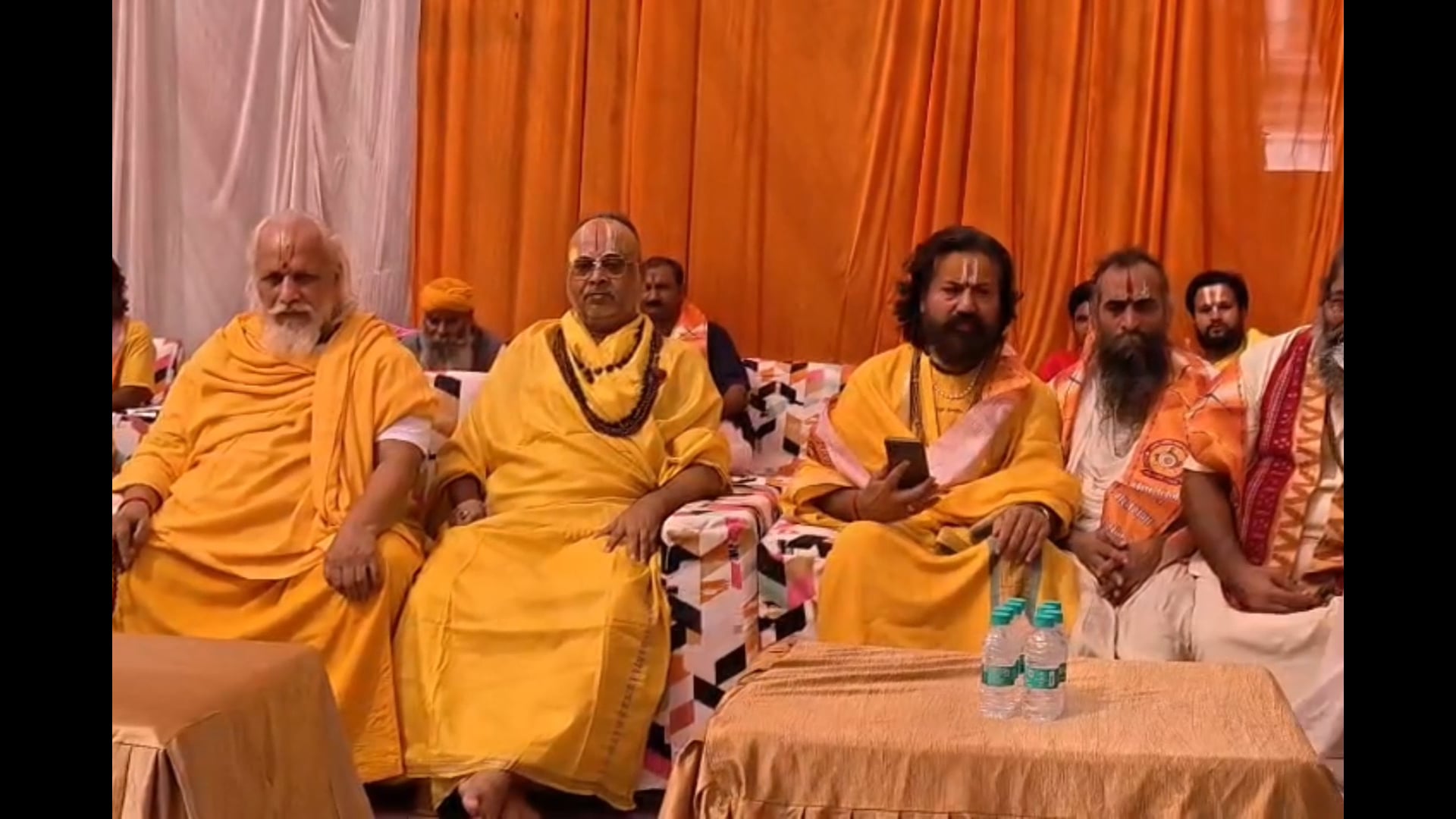 वृंदावन में धूमधाम से मनाया गया विजयदशमी उत्सव, हुआ शस्त्र पूजन