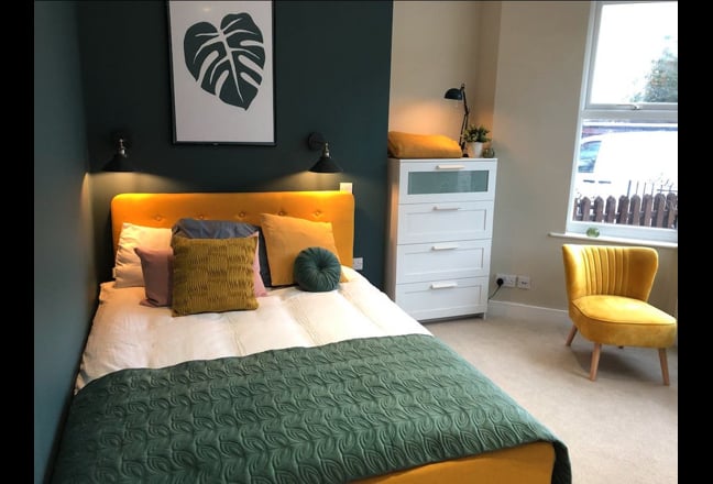 5* en-suite room 10 mins Chester City Centre Main Photo